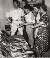 高清图：伊丽莎白-泰勒生前罕见偷拍照曝光