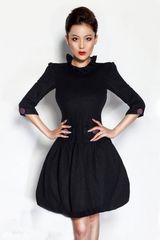 组图：张馨予演绎制服诱惑 新写真玩小资浪漫情怀