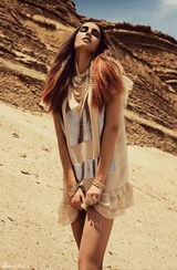 组图：丹麦超模娜嘉-本德透视装美胸隐现