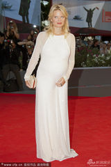 组图：《零点定理》首映 梅兰尼挺大肚亮相