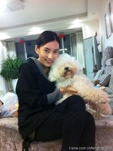 组图：疑似李亚鹏激吻女私照 容貌清纯可人