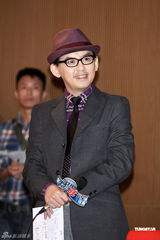 组图：曾宝仪缺席主持节目 黄子佼意外现身任嘉宾