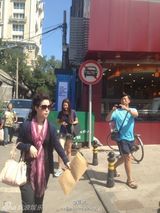 组图：梦鸽现身向公安部信访部递相关资料