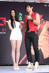 组图：汪东城单飞出专辑12年终圆梦