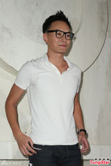 组图：郑元畅初执导演筒 自嘲属神经质型