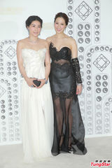 组图：郭晶晶携夫恩爱亮相 如再怀胎想生女儿