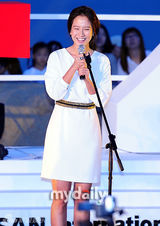 组图：金在中宋智孝携手《豺狼来了》釜山见面会