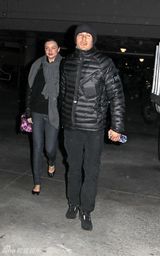 高清组图：奥兰多-布鲁姆秀恩爱 精灵王子护大肚娇妻