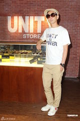 组图：李灿森潮牌店开幕 9月将拍《怒火街头2》