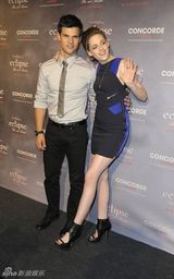 幻灯图集：《月食》登陆德国 斯图尔特秀身材