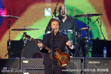 组图：保罗-麦卡特尼着“中山装”巴黎开唱