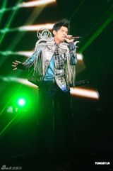 周杰伦演唱会与脱衣舞娘热舞 气氛异常火爆(图)