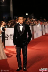 组图：《中国合伙人》佟大为陈可辛显亲密