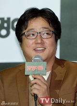 组图：李帝勋金秀路等出席韩片《占卜师们》发布会