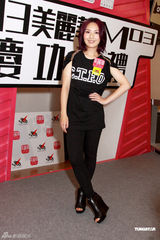 组图：杨千嬅黑衣亮相酷劲十足 谈婚礼难掩幸福之情