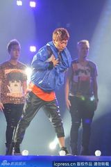 组图：张佑赫劲歌热舞活力四射 周笔畅突破自我