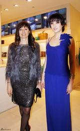 组图：张雨绮秀浪漫新发型 长裙优雅婉约性感