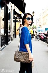 组图：周迅街拍造型时尚一秒钟变御姐