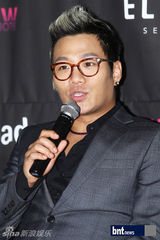 组图：韩国组合Vibe出道10周年举行纪念演出