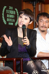 组图：毕晓海送郝蕾“第五张画” 祝“妈妈”骑金马