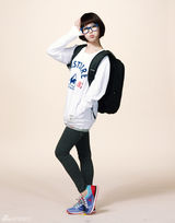 高清组图：韩星IU拍广告轻松休闲变身时尚达人