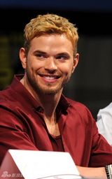 高清图：《不朽者》亮相 弗里达-平托联袂凯南-鲁兹