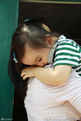 组图：刘涛曝光儿女近照 女儿可爱儿子虎头虎脑