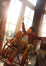 组图：冯铭潮写真忧郁不羁 新歌寓意放弃旧爱重生