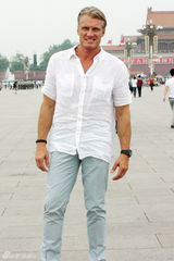 组图：道夫·龙格尔拍《传奇》与烤鸭结缘