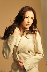 组图：刘心悠清新写真曝光 休闲装扮恬静优雅