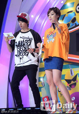 组图：神话《冠军秀》夺冠 李孝利狂野性感