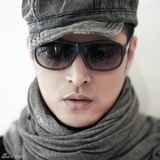 组图：边原拍时尚大片 玩转另类帅酷魅力