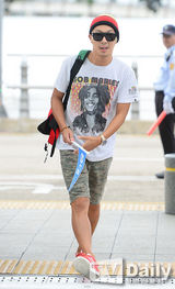 组图：HAHA为宣传动漫《怪物大学》赴香港