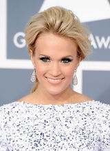 高清组图：凯莉-安德伍德性感亮相格莱美红毯