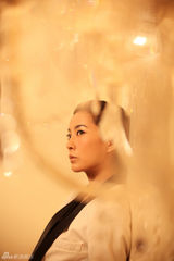 幻灯图：苏岩写真绽放野性 展现别样中性魅力