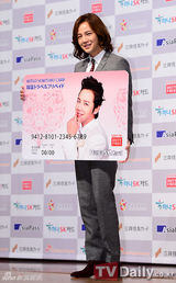 组图：韩星张根硕成日本银行卡宣传大使亲切亮相