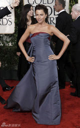 高清组图：女星索菲娅-维加拉优雅现身秀美背