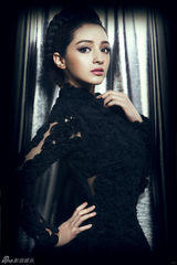 组图：琼瑶女郎麦迪娜时尚大片上演黑色诱惑