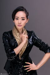 组图：张定涵魅惑写真诠释冷艳神秘女王