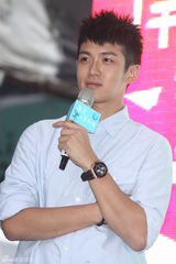 组图：柯震东现身预售会 新片变身大野狼