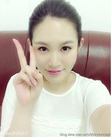 组图：好声音那英组冠军萱萱美艳私照 红唇性感