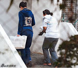 组图：郭晶晶搬出霍家豪宅 宝宝近照曝光