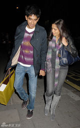 高清组图：《贫民富翁》情侣伦敦秀浪漫