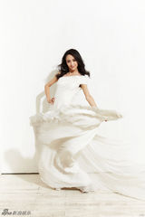 组图：佟丽娅全新白裙写真 夏日彰显清爽活力