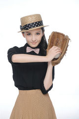 组图：王茗拍摄运动大片 化身英伦萝莉助威奥运