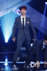 组图：EXO打榜夺冠 前WG宣美复出光脚秀长腿