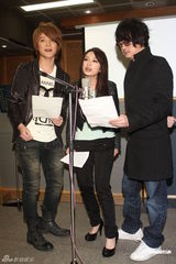 组图：F.I.R录音杀青获赠盐巴 飞期待解禁吃麻辣锅