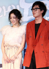 高清图：郑丽媛刘海镇等出席《与敌同寝》发布会