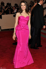 高清组图：纽约大都会庆典 蕾切尔-薇姿低胸性感