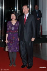 组图：富商郑裕彤孙女郑志雯出嫁 给孙女婿打满分